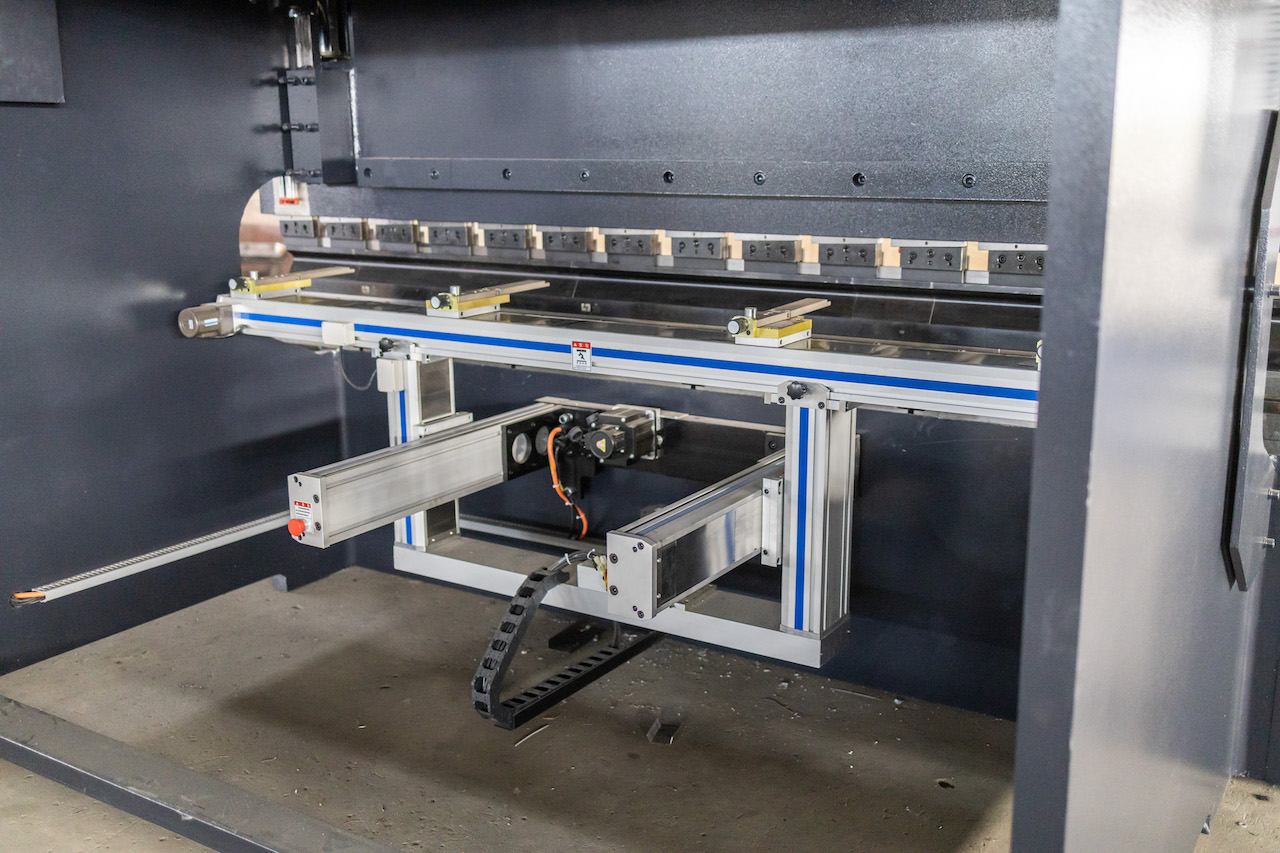 100t Hydraulic Cnc Brake Press Crowning Cnc Press Brake Delem 100t Hydraulic Cnc Brake Press Crowning Cnc Press Brake Delem