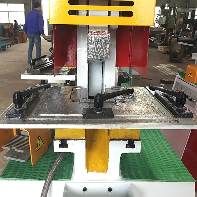 110 Ton Metal Sheet Press Corner Cutting Hydraulic Ironworker Machine Υδραυλικό μηχάνημα σιδηρουργίας γωνιακής κοπής πιεστηρίου λαμαρίνας 110 τόνων