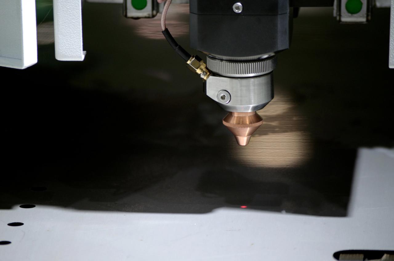 1500*3000mm 500w Racuys Or Ipg Fiber Laser Cutting Machine Μηχάνημα κοπής με λέιζερ ινών 1500*3000mm 500w Racuys or Ipg