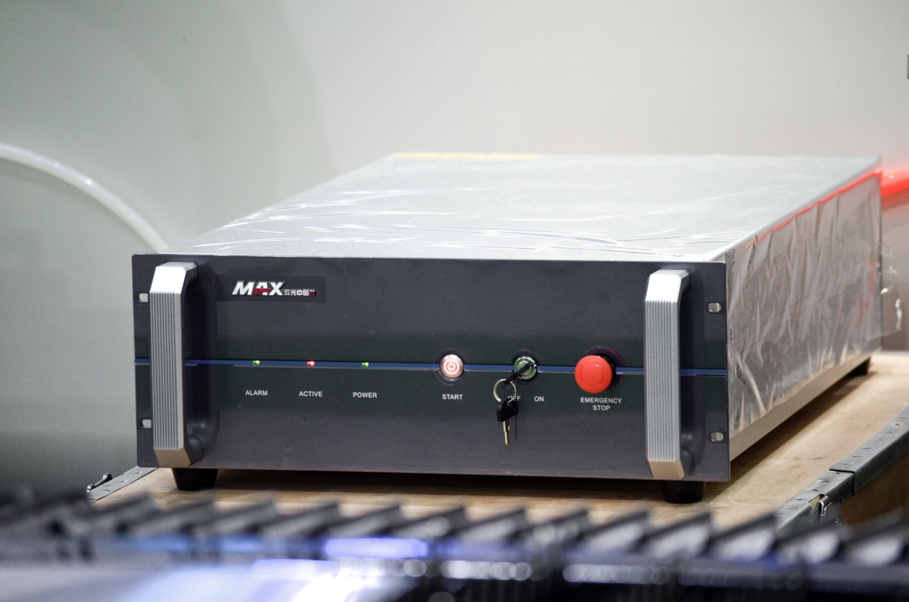 1500*3000mm 500w Racuys Or Ipg Fiber Laser Cutting Machine Μηχάνημα κοπής με λέιζερ ινών 1500*3000mm 500w Racuys or Ipg