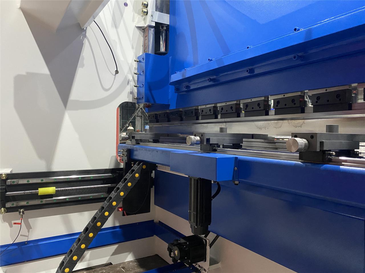 160t-4000 4-axis Cnc Hydraulic Bending Machine Press Brake 160t-4000 4-axis Cnc Hydraulic Bending Machine Press Brake