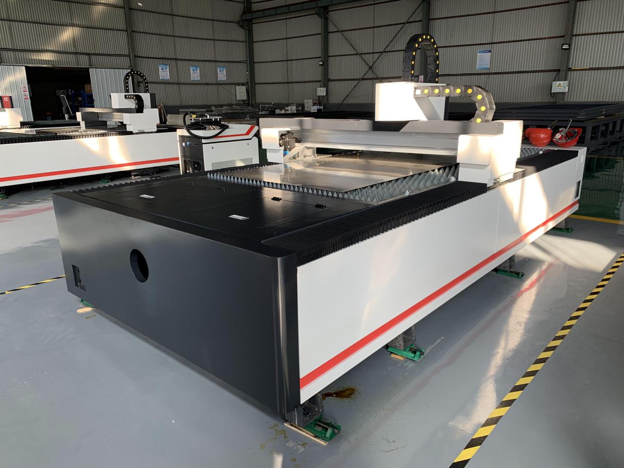1kw 1.5kw 2kw Fiber Laser Cutting Machine For Metal Sheet Cutting 3000x1500mm 1kw 1,5kw 2kw μηχανή κοπής λέιζερ ινών για κοπή μεταλλικών φύλλων 3000x1500mm