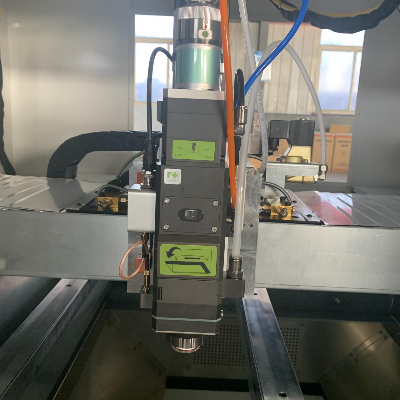 1kw 2kw Good Price Fiber Laser Cutting Machine For Sheet Metal Μηχανή κοπής λέιζερ ινών 1kw 2kw καλής τιμής για λαμαρίνα