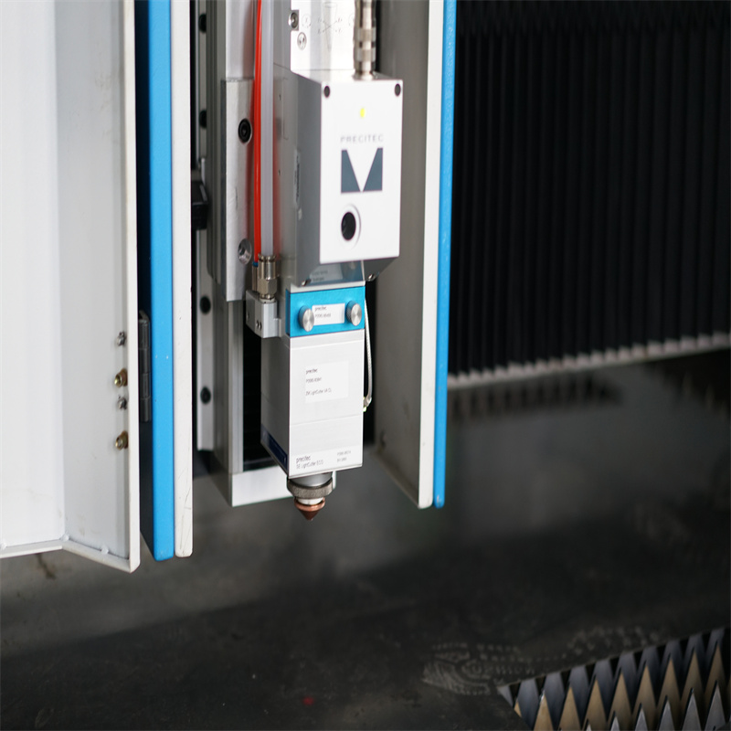 Μηχάνημα κοπής λέιζερ με λέιζερ μεταλλικών ινών 2000w Cnc φύλλου μετάλλου