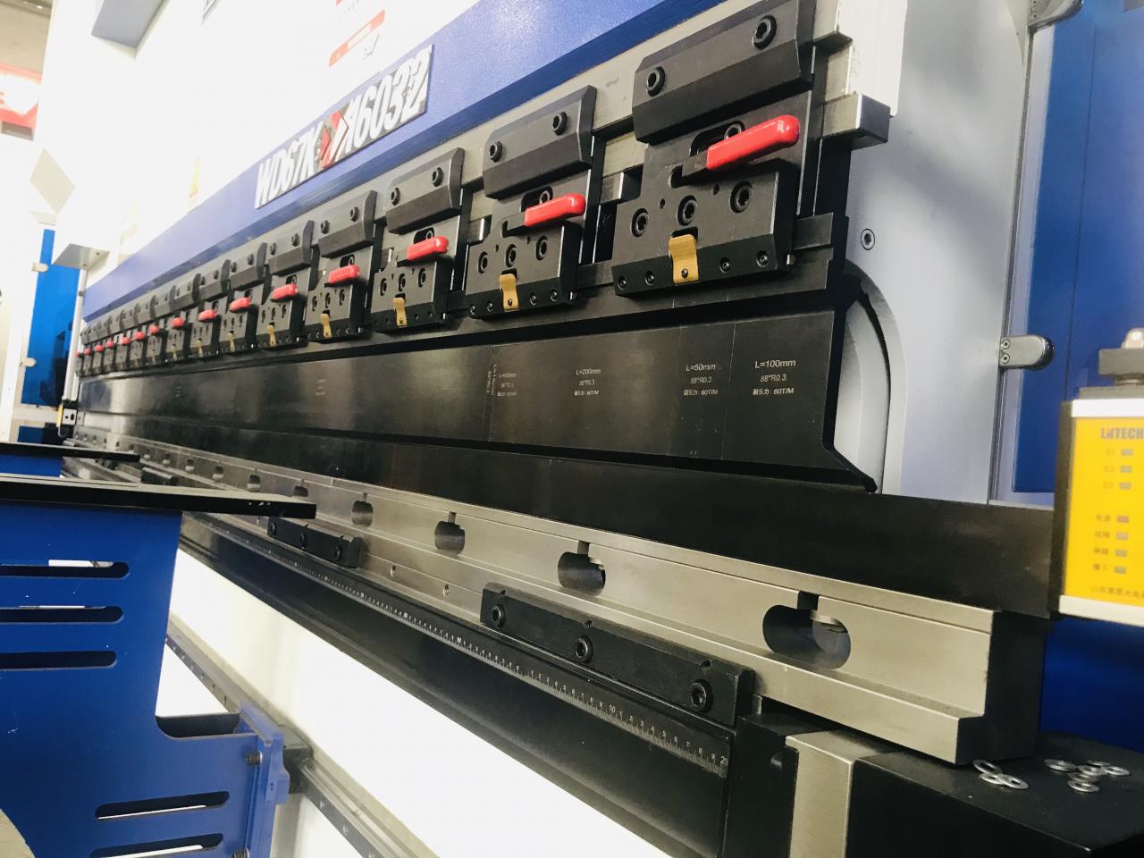 Μηχανή φρένων υδραυλικής πρέσας 200t 300t Standard Industrial Press Brake Cnc