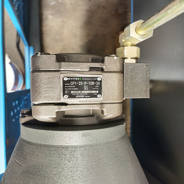 300t/4000 Hydraulic Press Brake Machine 300t/4000 Hydraulic Press Brake Machine