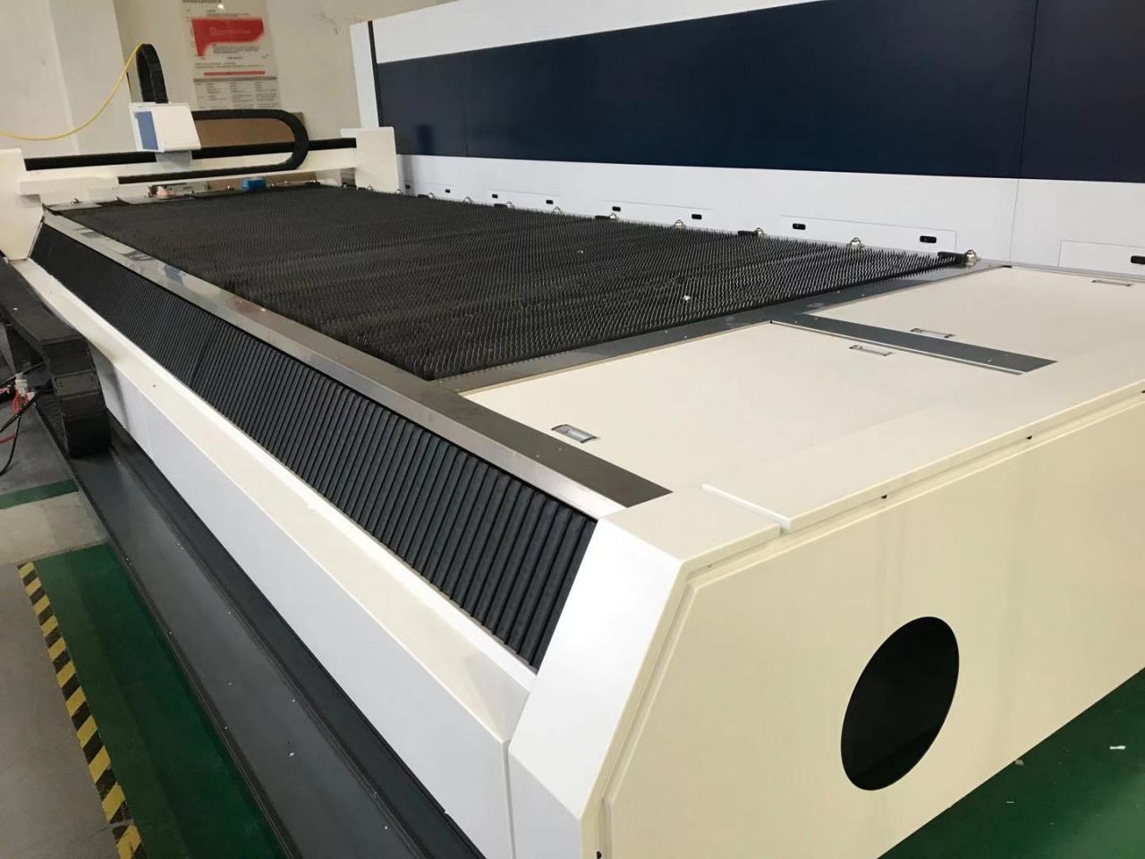 3015 4015 1kw To 6kw Cnc Fiber Laser Cutting Machine Raycus Laser Power 3015 4015 1kw έως 6kw Cnc μηχανή κοπής λέιζερ ινών Raycus Ισχύς λέιζερ