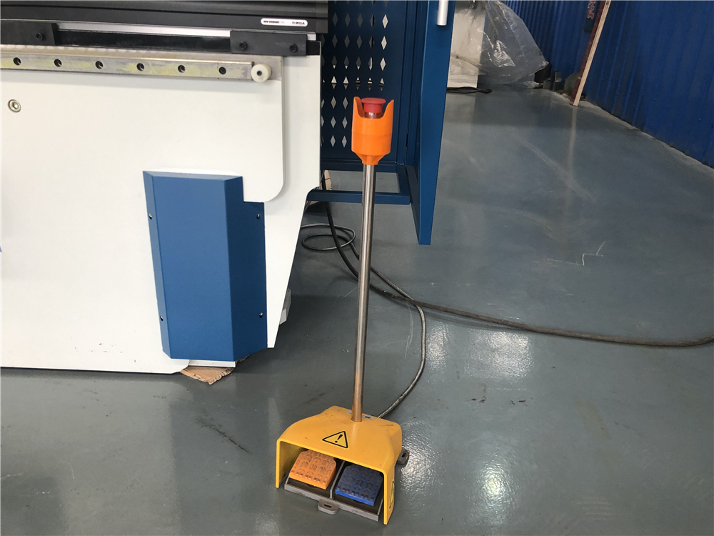 3+1 Axis Cnc Hydraulic Press Brake With Esa System 3+1 Axis Cnc Hydraulic Press Brake με σύστημα Esa