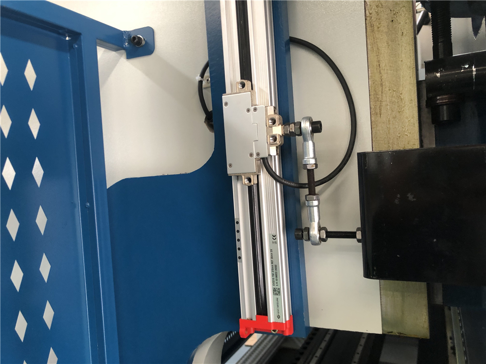 3+1 Axis Cnc Hydraulic Press Brake With Esa System 3+1 Axis Cnc Hydraulic Press Brake με σύστημα Esa