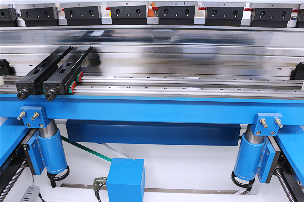 3+1 Axis Cnc Hydraulic Press Brake With Esa System 3+1 Axis Cnc Hydraulic Press Brake με σύστημα Esa