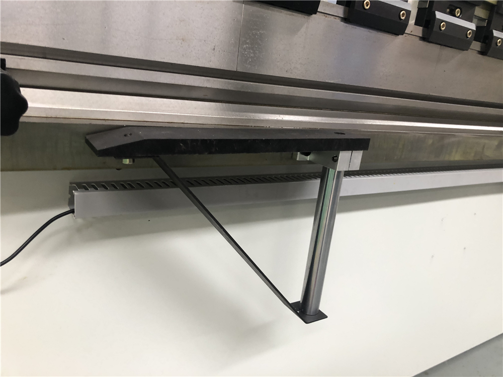 3+1 Axis Cnc Hydraulic Press Brake With Esa System 3+1 Axis Cnc Hydraulic Press Brake με σύστημα Esa