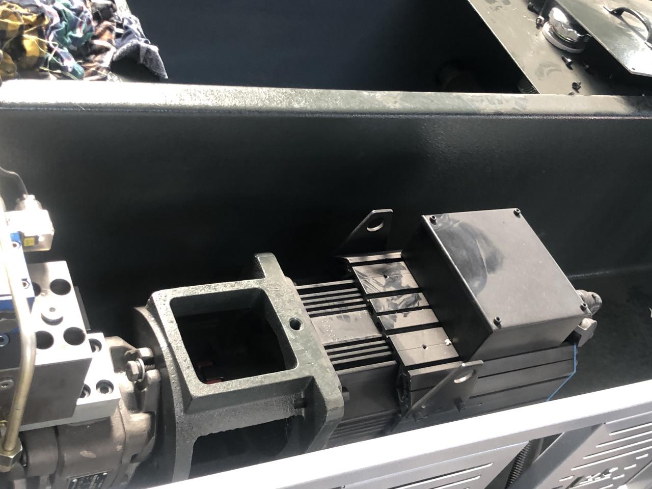 3+1 Axis Cnc Hydraulic Press Brake With Esa System 3+1 Axis Cnc Hydraulic Press Brake με σύστημα Esa