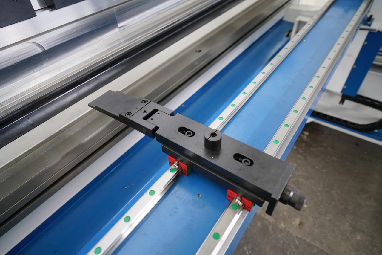 4 Axis Cnc Tandem Press Brake With Delem Da58t 2d Graphical Controller 4 Axis Cnc Tandem Press Brake with Delem Da58t 2d Graphical Controller