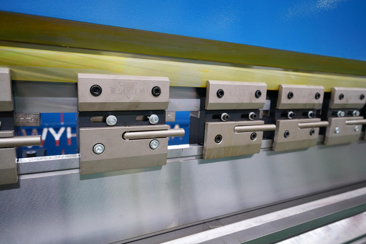 4 Axis Cnc Tandem Press Brake With Delem Da58t 2d Graphical Controller 4 Axis Cnc Tandem Press Brake with Delem Da58t 2d Graphical Controller