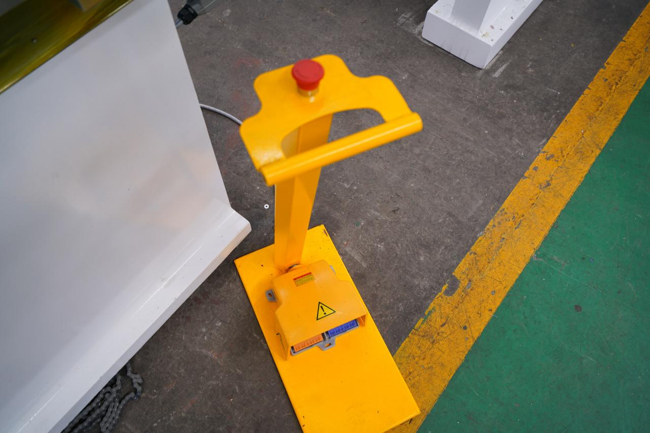 4 Axis Cnc Tandem Press Brake With Delem Da58t 2d Graphical Controller 4 Axis Cnc Tandem Press Brake with Delem Da58t 2d Graphical Controller