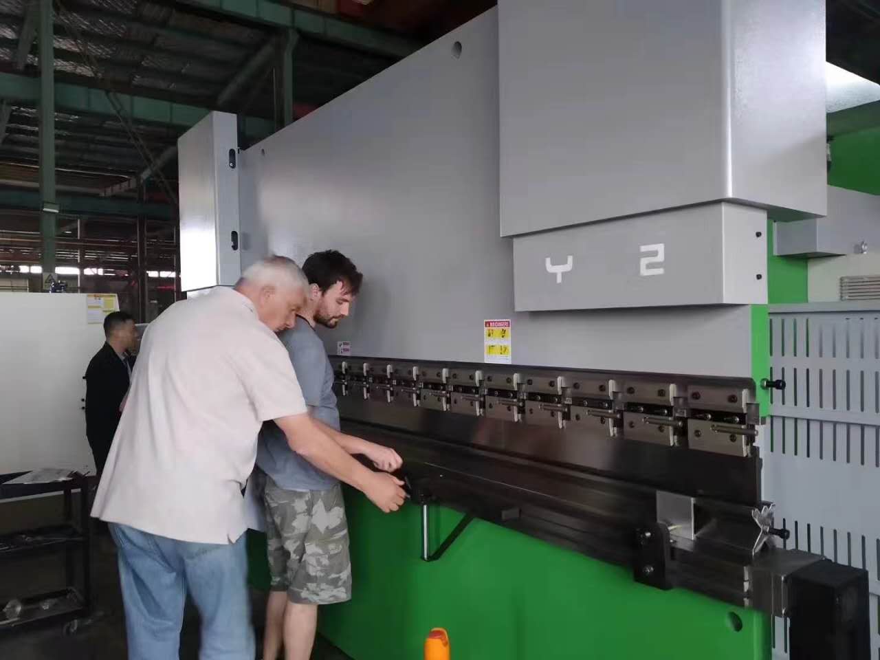 63 Ton Metal Steel Sheet Plate Bending Machine Cnc Hydraulic Press Brake For Metal Working Μηχανή κάμψης πλάκας λαμαρίνας μετάλλου 63 τόνων Cnc υδραυλικό φρένο πρέσας για επεξεργασία μετάλλων