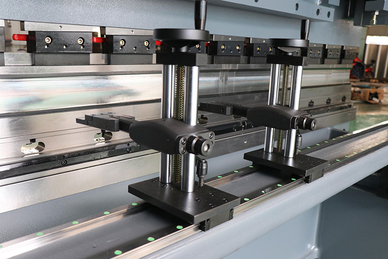 Metal-Press-Brake-Wc-63t3200-Metal-Sheet-Bending-Machine-Cnc-Hydraulic-Press-Brake-2