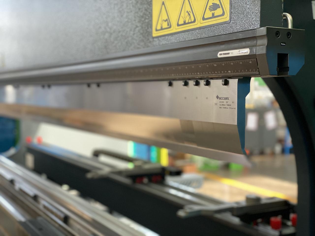 China 220t Cnc Bending Machine 6+1 Axis Hydraulic Press Brake Price China 220t Cnc Bending Machine 6+1 Axis Hydraulic Press Brake Price