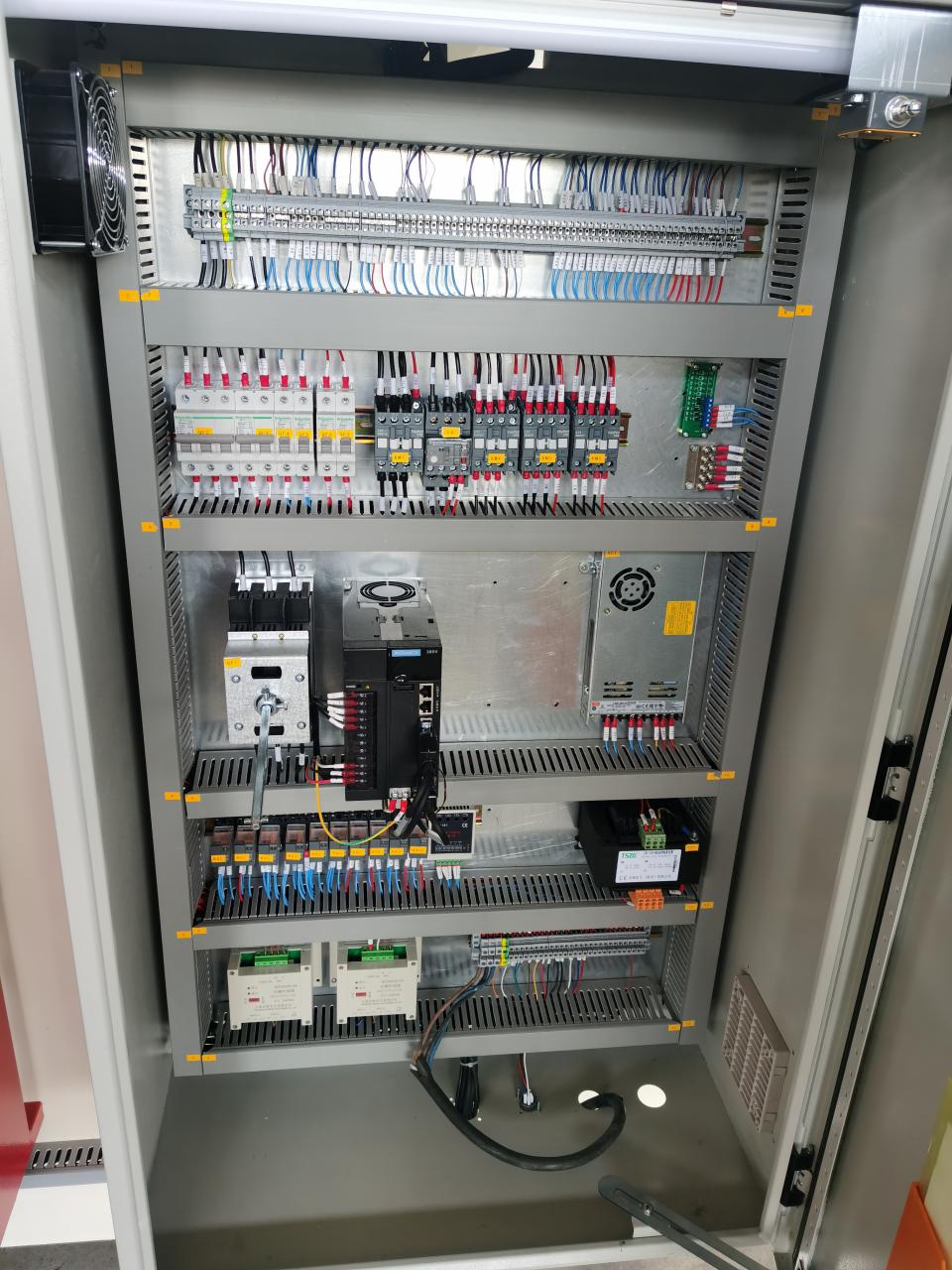 China Metal Hydraulic Press Brake Machine With Reasonable Price China Metal Hydraulic Press Brake Machine με λογική τιμή