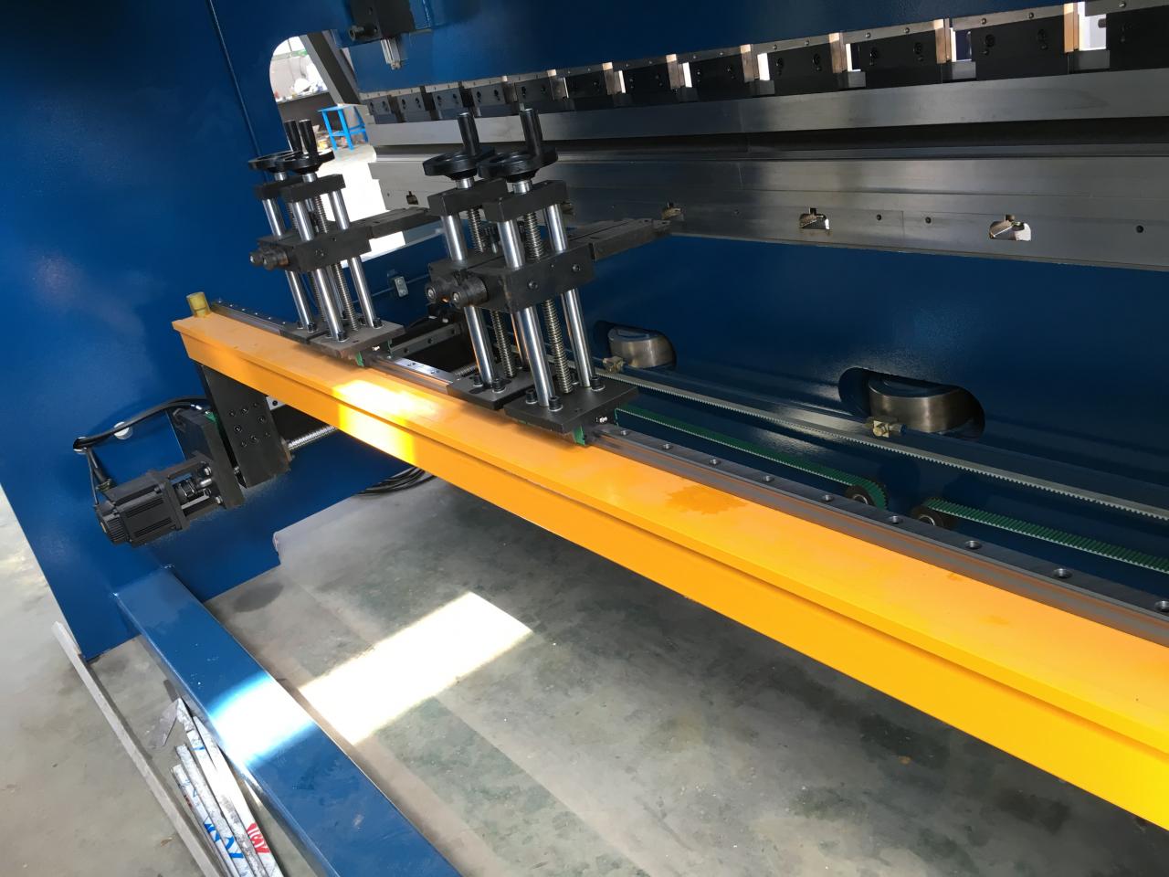 Cnc Servo Press Brake 250t/3.2m 3+1 Axis 3 Meter Sheet Metal Press Brake Cnc Servo Press Brake 250t/3,2m 3+1 Axis 3 Meter Sheet Metal Press Brake