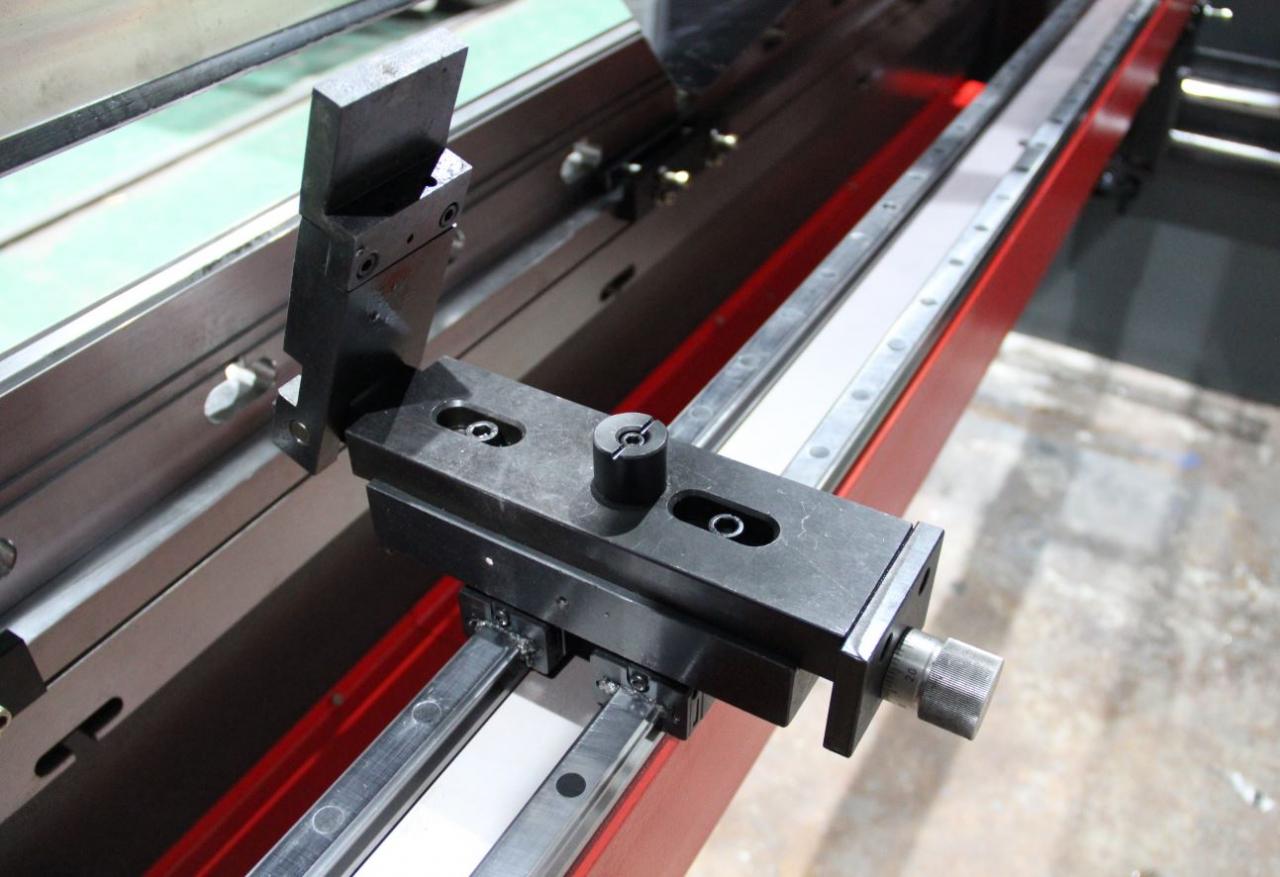 Delem Da66t 125 3+1 4+1 6+1 8+1 Cnc Hydraulic Press Brake For Metal Plate Bending Delem Da66t 125 3+1 4+1 6+1 8+1 Cnc Hydraulic Press Brake For Metal Plate Bending