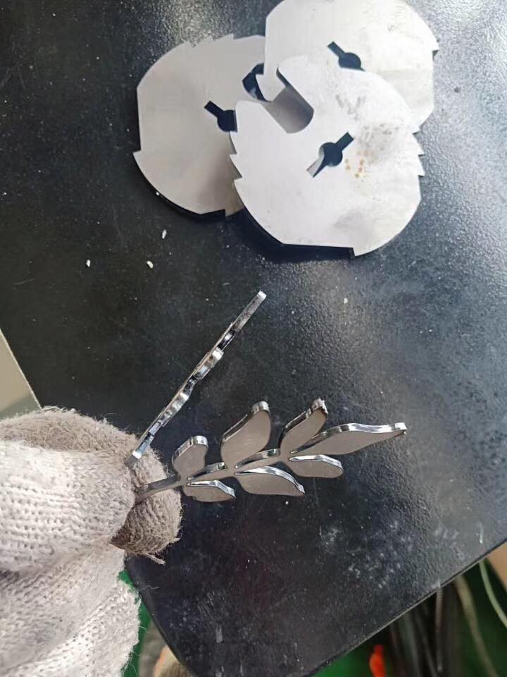 Μηχανή κοπής με λέιζερ με ίνες Cnc υψηλής ισχύος 3015 2000W μεταλλικών φύλλων