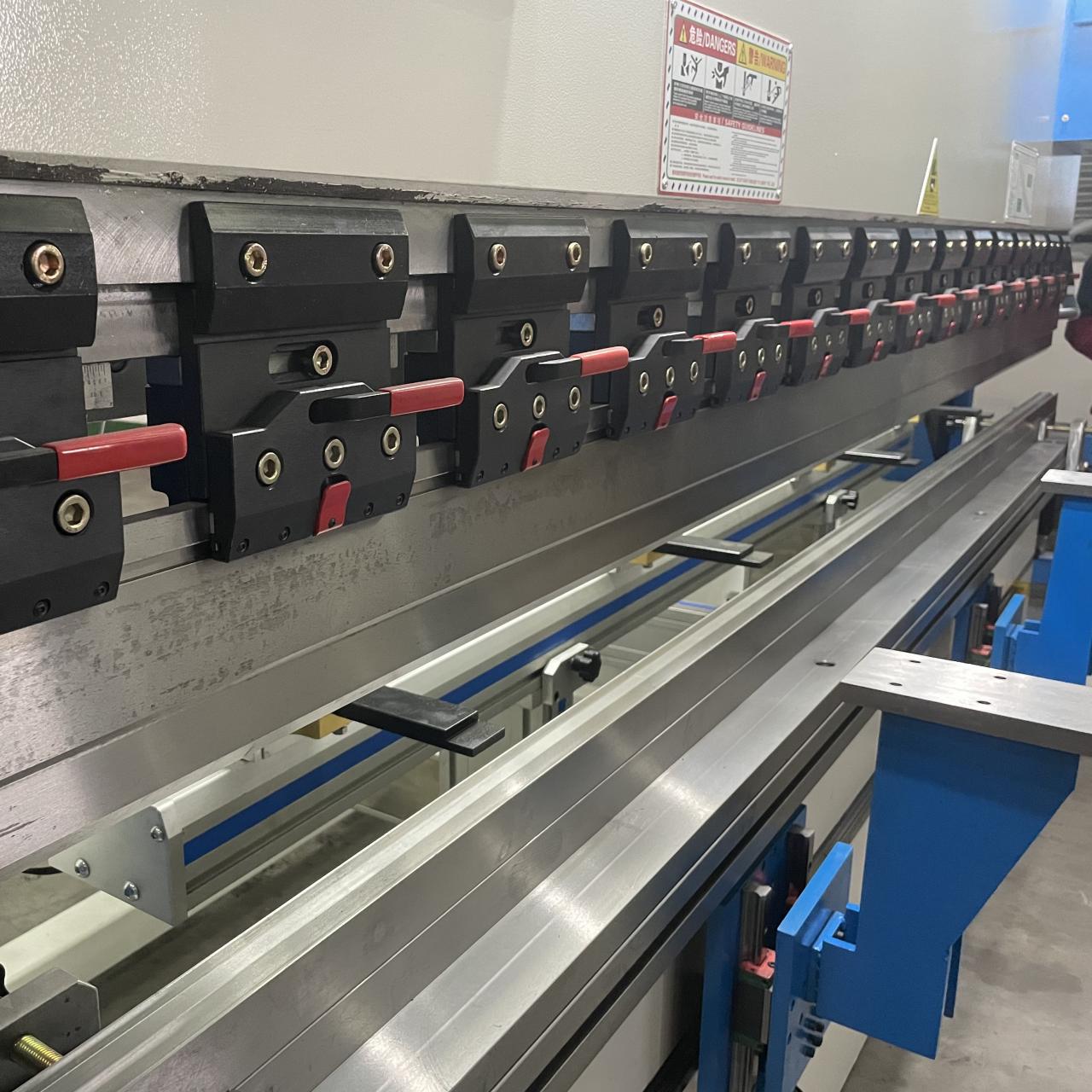 High Quality 3m Press Brake Machine Hydraulic 100 Ton For Sheet Metal Bending Υψηλής ποιότητας 3m Press Brake Machine Hydraulic 100 Ton For Lame Metal Bending