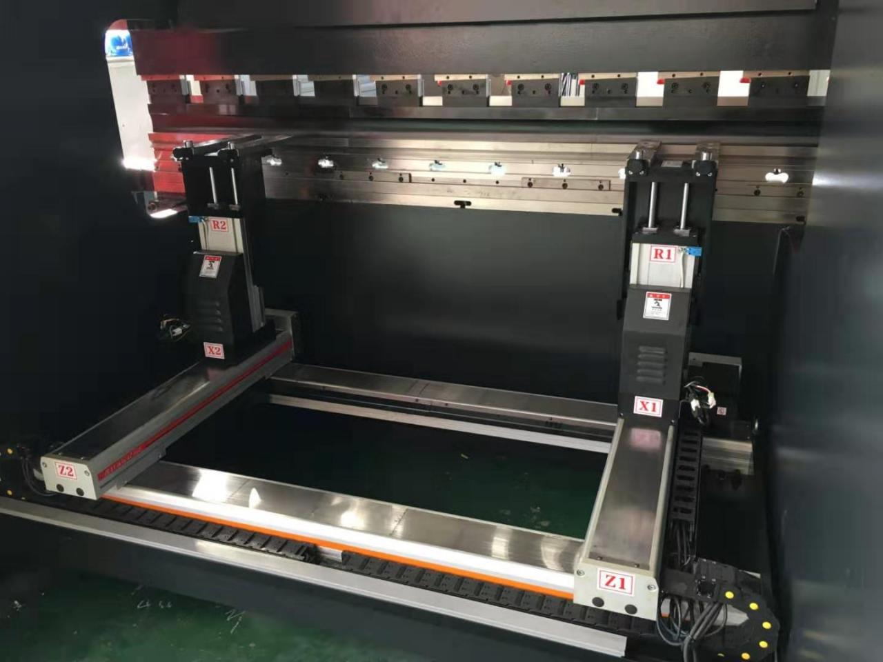 Hydraulic Stainless Steel Wc67y/k-300/6000 Mould Crowning Press Brake Φρένο πρέσας κορώνας καλουπιού υδραυλικού ανοξείδωτου χάλυβα Wc67y/k-300/6000