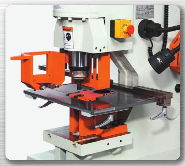 Metal Hydraulic IronWorker Machine Punching And Shearing Machine Μηχανή διάτρησης και κοπής μεταλλικών υδραυλικών σιδηρουργών