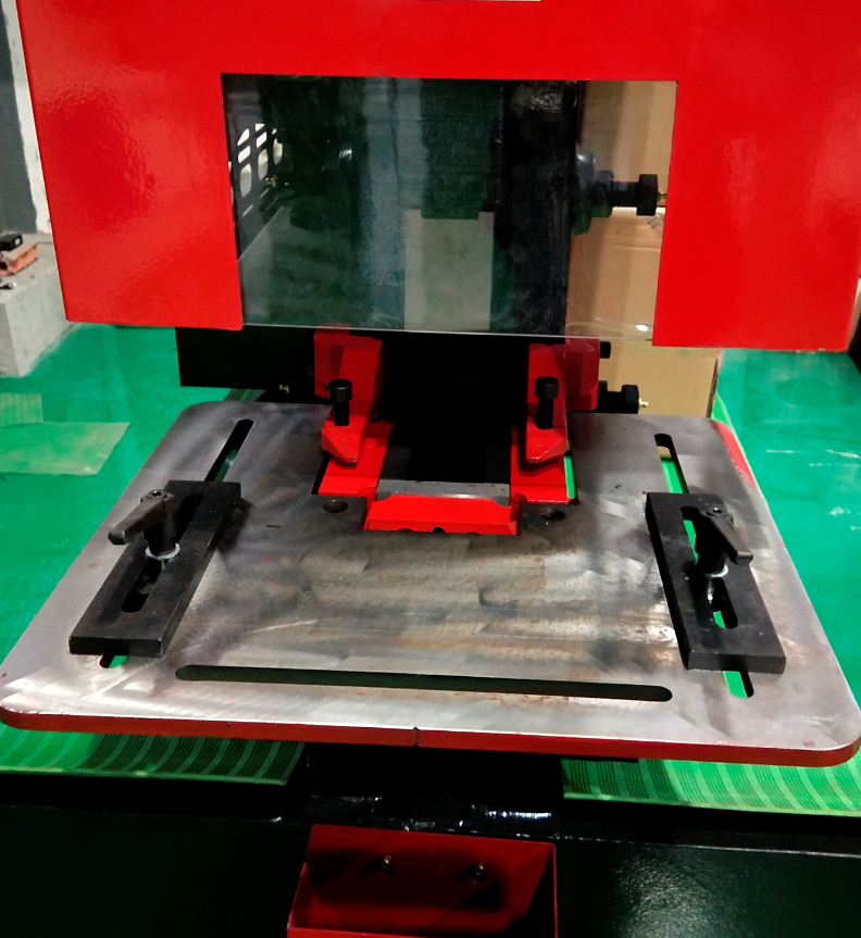 Q35y Series Hydraulic Ironworker Shearing And Punching Machine Σειρά Q35y Hydraulic Ironworker Shearing and Punching Machine