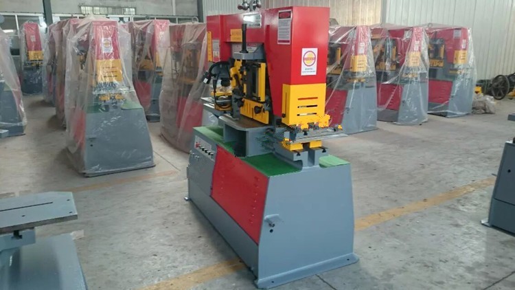 Q35y Series Multifunctional Hydraulic Iron Worker Combined Shearing And Punching Machine Συνδυασμένη μηχανή κοπής και διάτρησης της σειράς Q35y Hydraulic Iron Worker