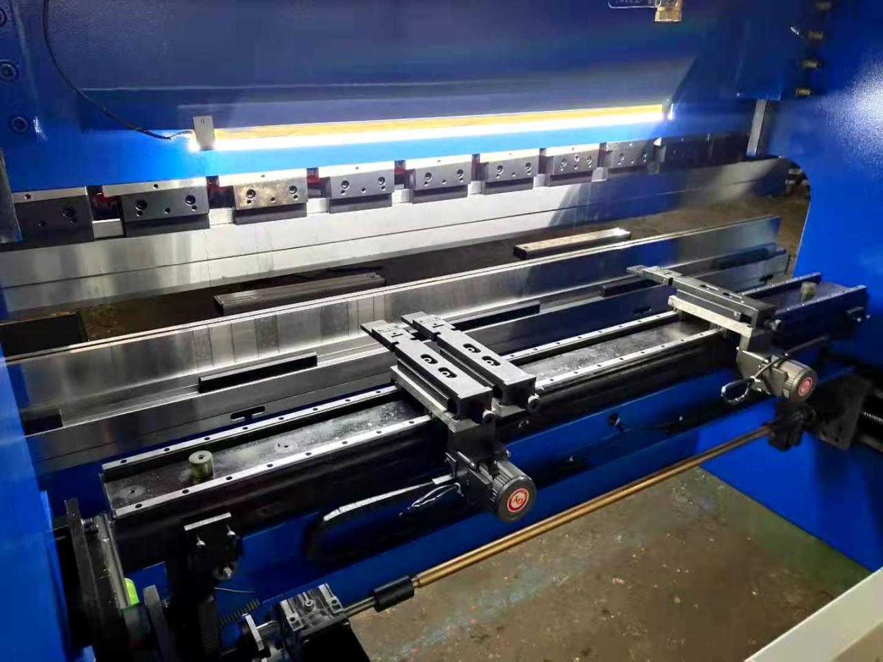 Wc67k-400T Cnc Plc Χειροκίνητη μηχανή κάμψης φύλλων Hydraulic Nc Press Brake Machine